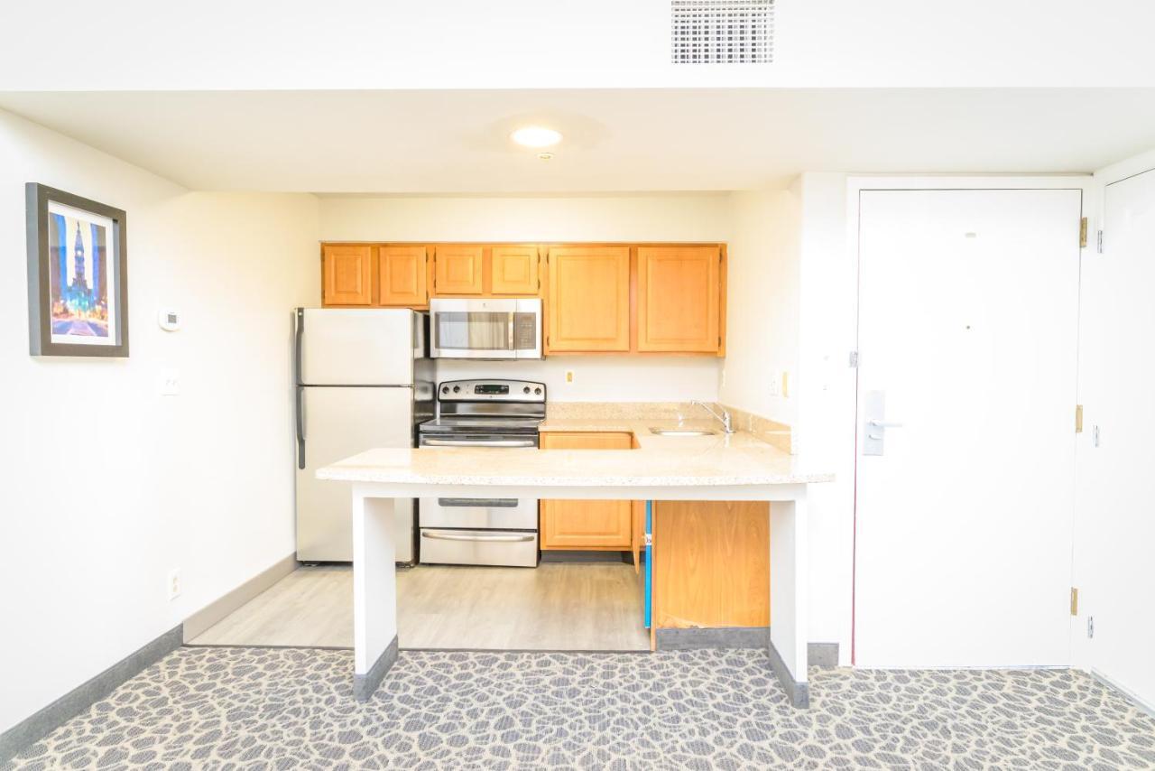 Philadelphia Suites At Airport - An Extended Stay Hotel Exterior photo